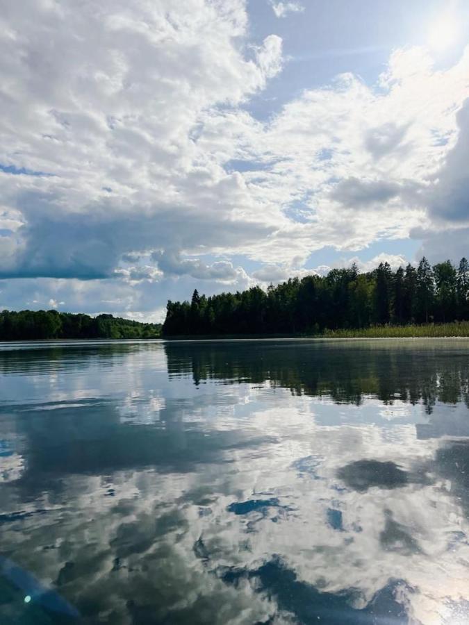 Brivdienu Maja Ezerkalni Myza Dzirtsiyems Eksteriør billede